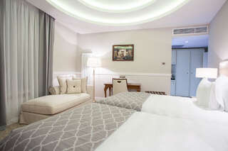 Отель Hotel International Iasi Яссы Двухместный угловой номер Делюкс с 1 кроватью и видом на город-2